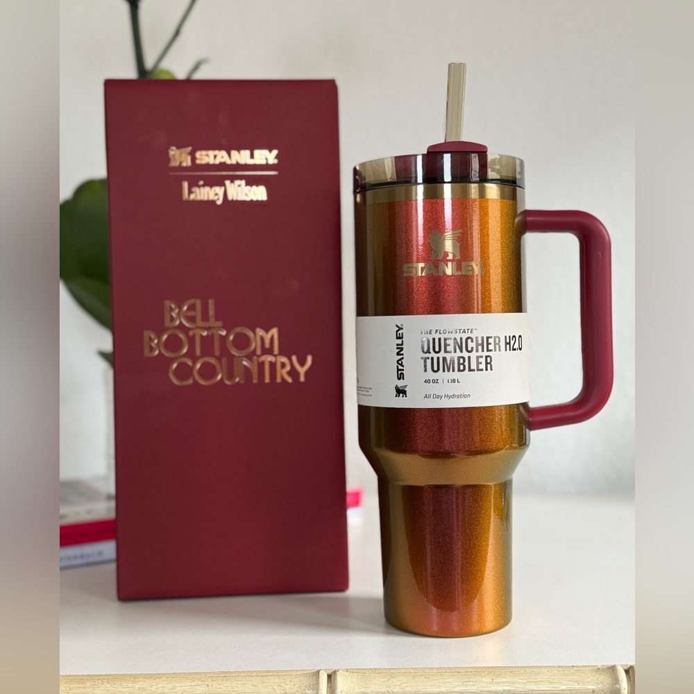 Stanley x Lainey Wilson Country Gold Quencher H2.0 Tumbler 40 OZ. IN HAND